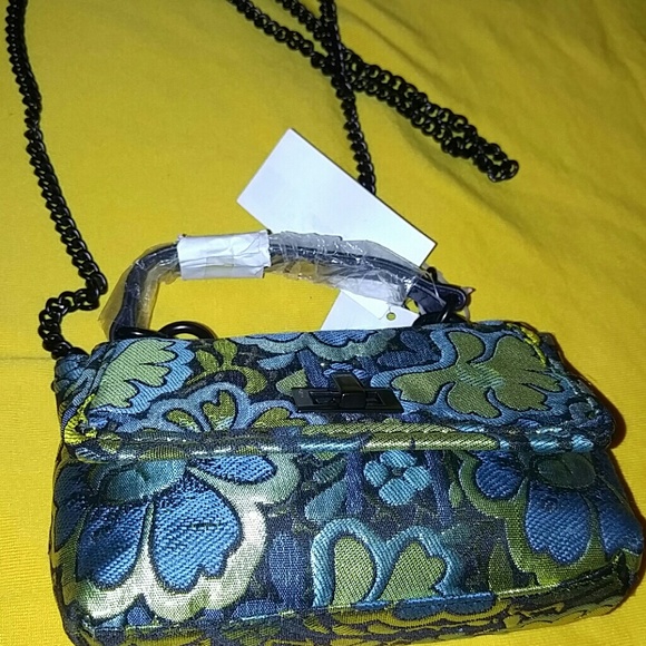 STEVE MADDEN small super stylish flower fabric bag. - Picture 3 of 9